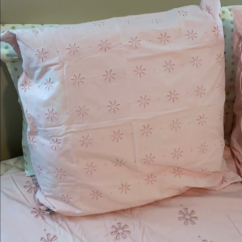 Target Bedding Set - Picture 3 of 7